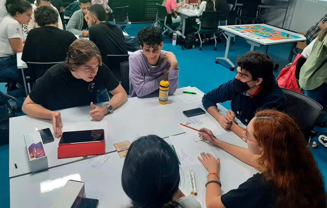 Estudiantes y profesores javerianos, parte de la primera cohorte de Un Valle para Crecer Estudiantes y profesores javerianos, parte de la primera cohorte de Un Valle para Crecer