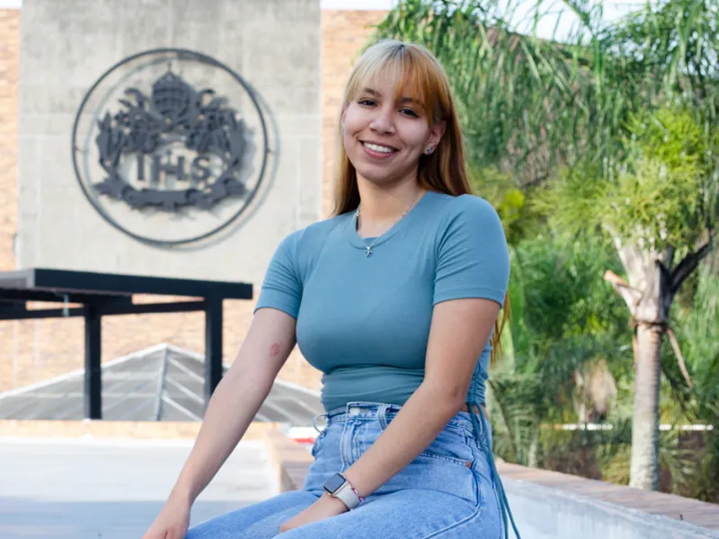 Alejandra Otero, estudiante de Ingeniería Electrónica Alejandra Otero, estudiante de Ingeniería Electrónica