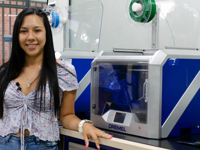 María Alejandra Ortiz, estudiante de Ingeniería Electrónica María Alejandra Ortiz, estudiante de Ingeniería Electrónica