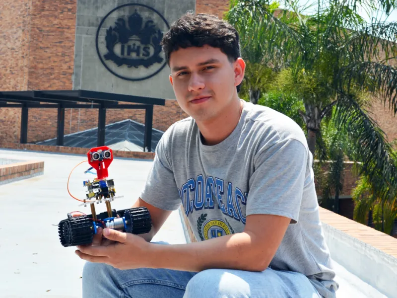 Sebastián Rojas, estudiante de Ingeniería Electrónica Sebastián Rojas, estudiante de Ingeniería Electrónica