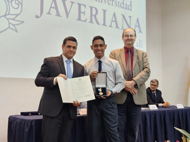Cruz San Pedro Claver: 25 estudiantes reconocidos por sus calidades humanas y espíritu javeriano Cruz San Pedro Claver: 25 estudiantes reconocidos por sus calidades humanas y espíritu javeriano